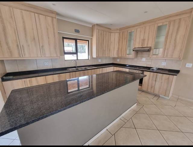 3 BEDROOM TOWNHOUSE FOR SALE IN KOOKRUS